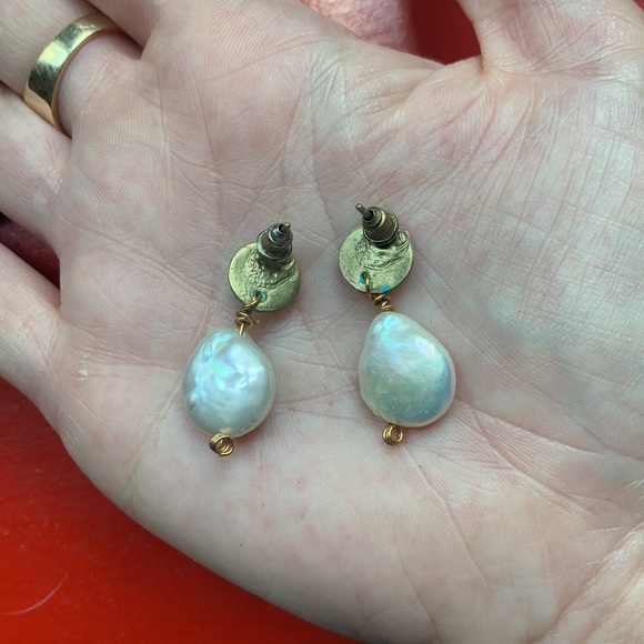 Susan Alexandra Ying Yang Pearl Earrings - Picture 4 of 4